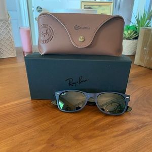 Young adult Ray-Bans